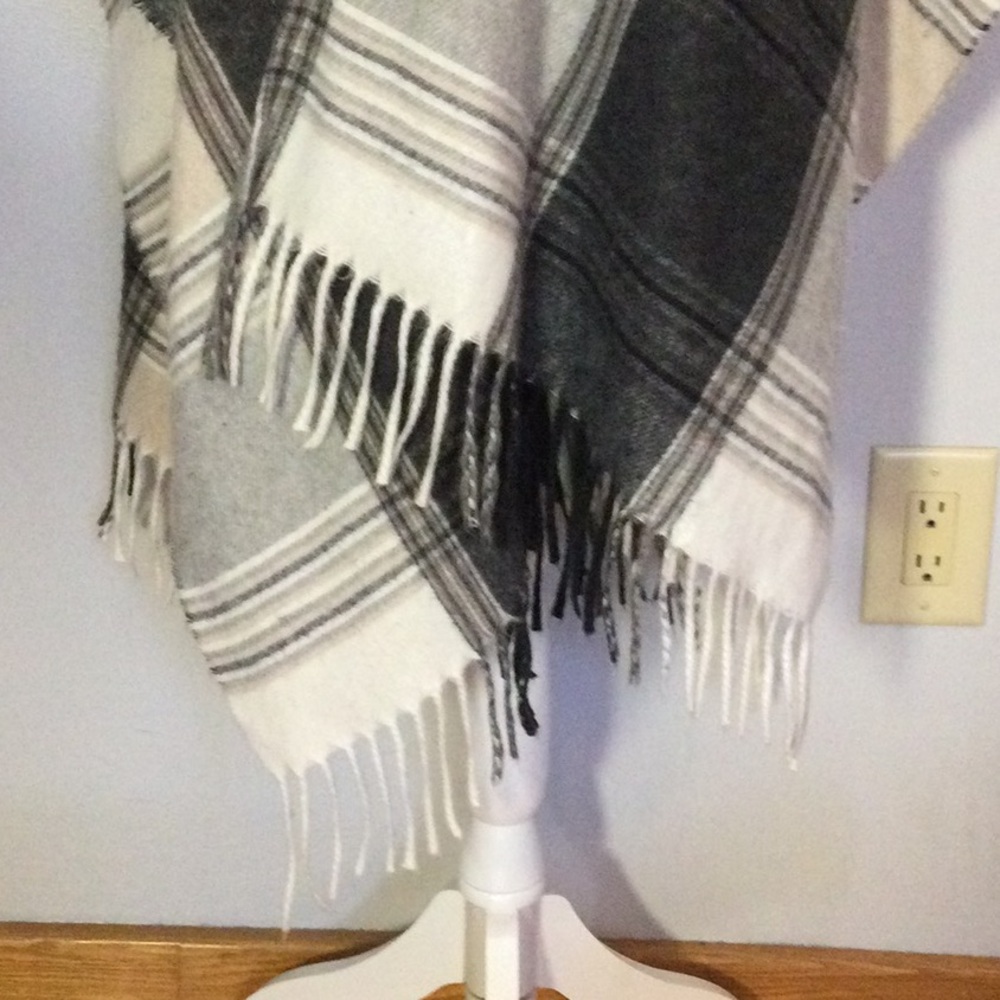 Nine West Plaid Poncho - Picture 5 of 9